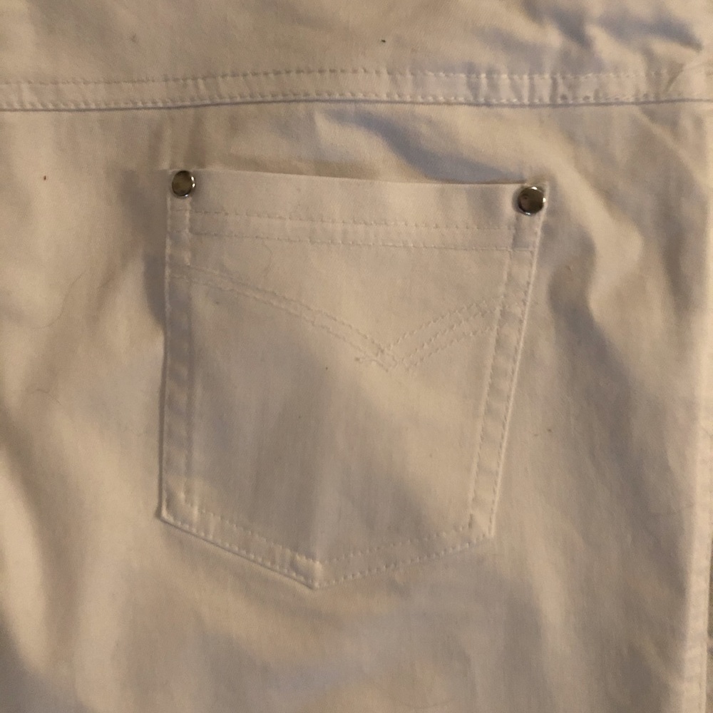 White relaxed shaped pants with fun gold stars - Picture 7 of 8